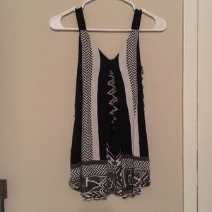 Black and white patterned tank top